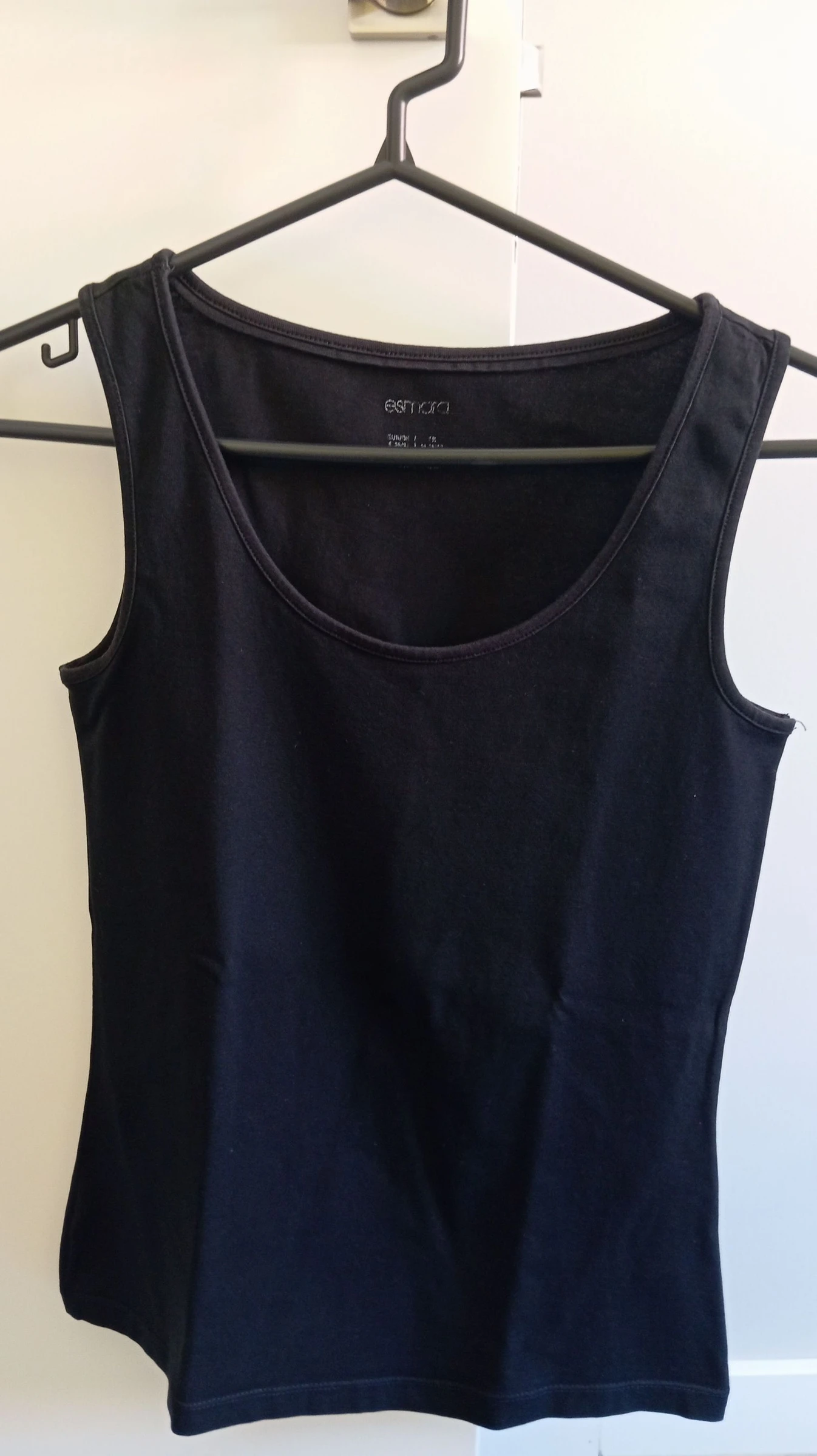 Camiseta sin mangas negra. Talla S.